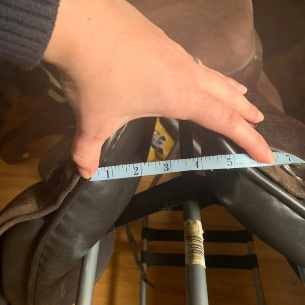Sankey Dressage Saddle - Picture 8 of 12